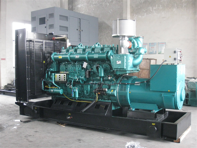 丹阳200KW 柴油发电机的油耗是多少？